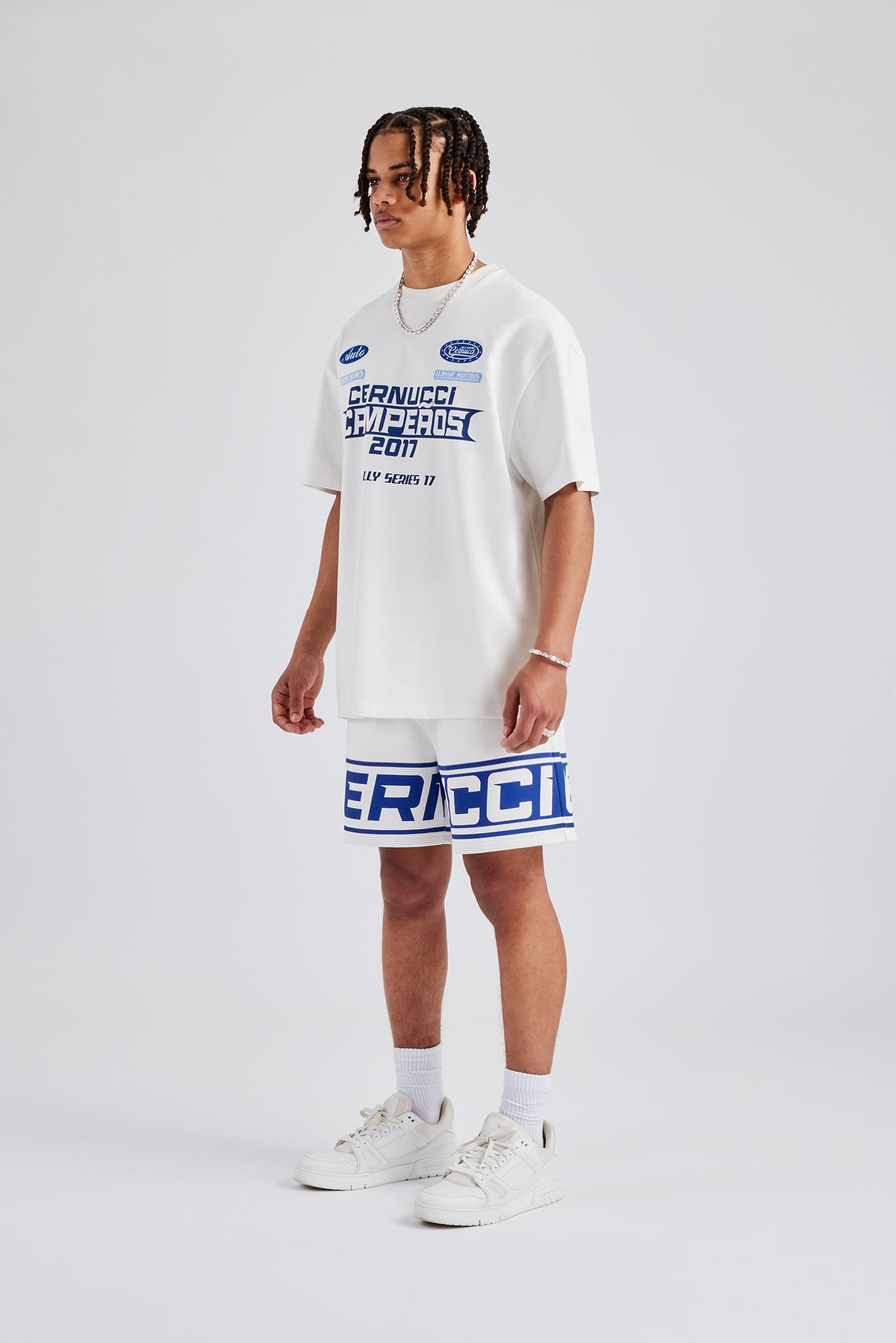 Moto Champions Oversize-Set aus T-Shirt und Shorts – Off White